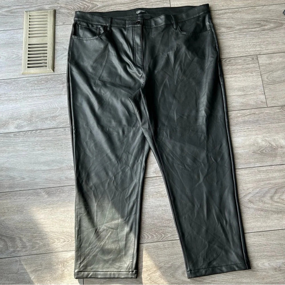 NWT Reitmans Straight Leg High Rise Faux Leather Pants in Black - Picture 3 of 14